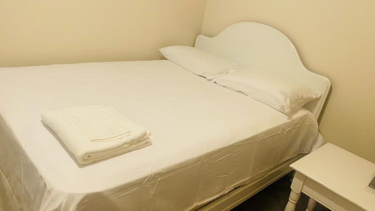 Minutes From Jfk, Beautiful Home With Peaceful, Cosy, Private Room Нью-Йорк Экстерьер фото