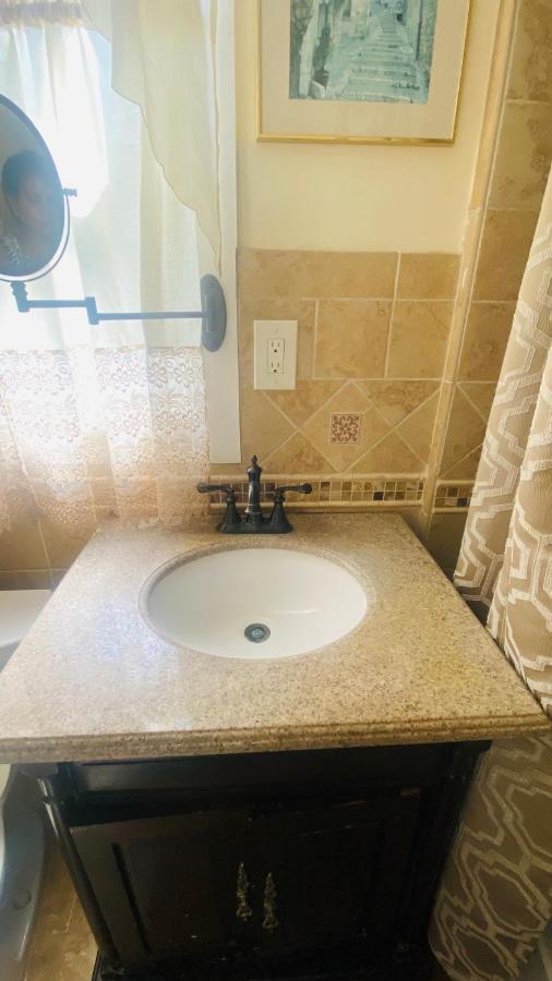 Minutes From Jfk, Beautiful Home With Peaceful, Cosy, Private Room Нью-Йорк Экстерьер фото