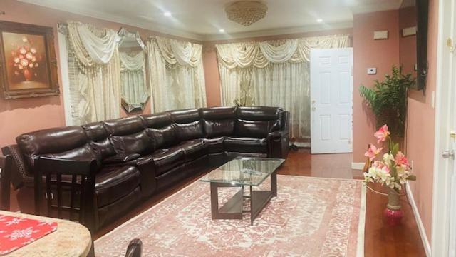 Minutes From Jfk, Beautiful Home With Peaceful, Cosy, Private Room Нью-Йорк Экстерьер фото